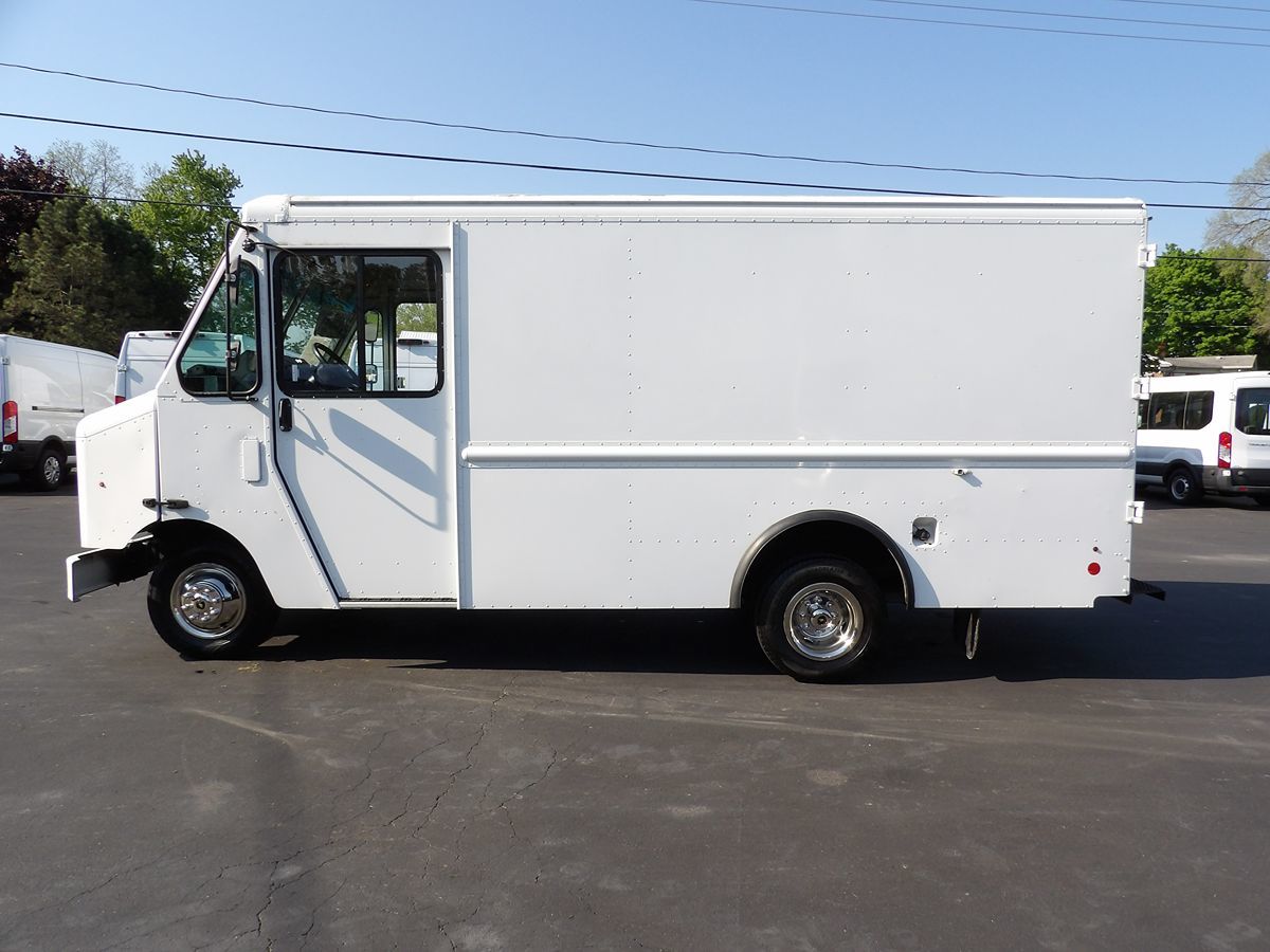 Used 2016 Ford E-350 - photo 7