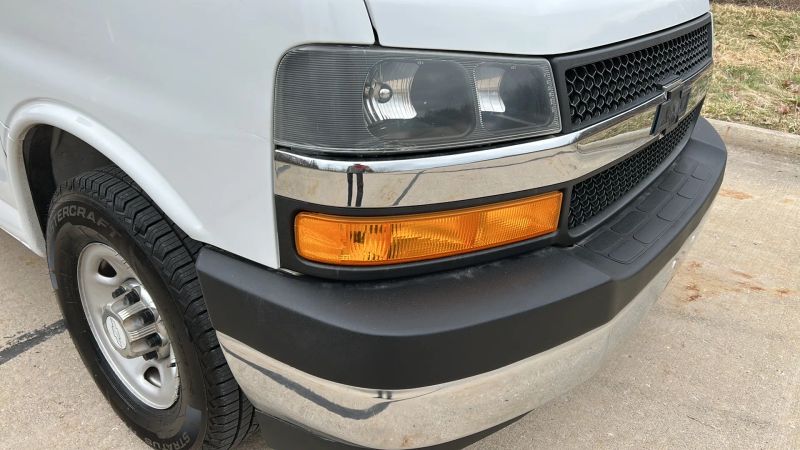 Used 2019 Chevrolet Express 3500 - photo 2
