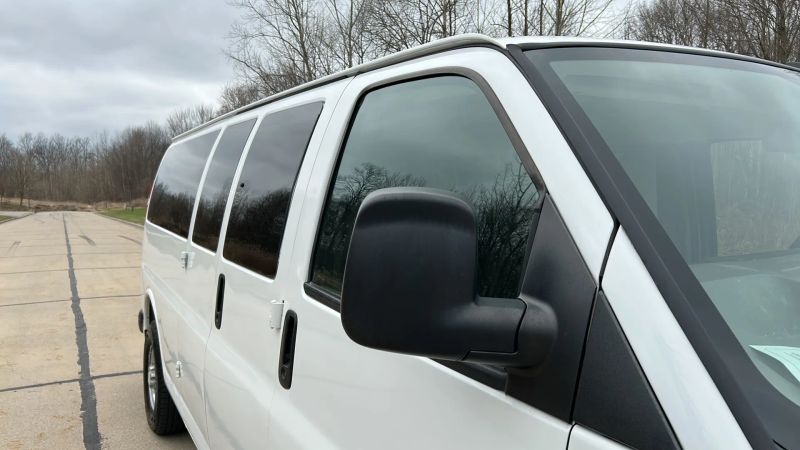 Used 2019 Chevrolet Express 3500 - photo 6