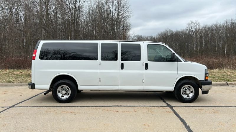 Used 2019 Chevrolet Express 3500 - photo 8