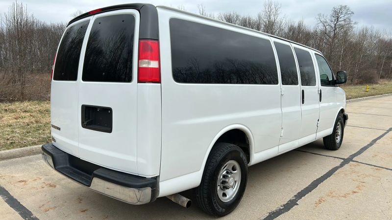 Used 2019 Chevrolet Express 3500 - photo 9