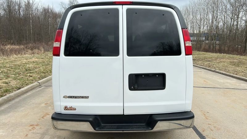 Used 2019 Chevrolet Express 3500 - photo 10