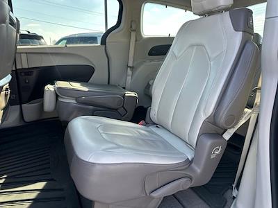 Used 2018 Chrysler Pacifica - photo 1
