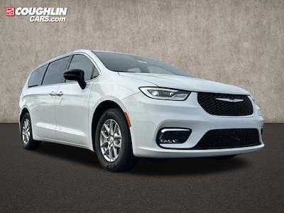 Used 2026 Chrysler Pacifica - photo 1