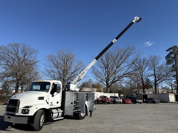 Used 2023 Mack MD6 - photo 1