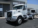 Used 2018 Volvo VHD Volvo D13 Semi Truck for sale #4V4KC9EH3JN890165 - photo 4