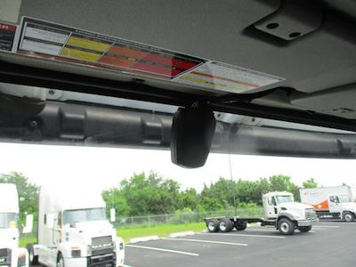 Used 2021 Volvo VNL - photo 1