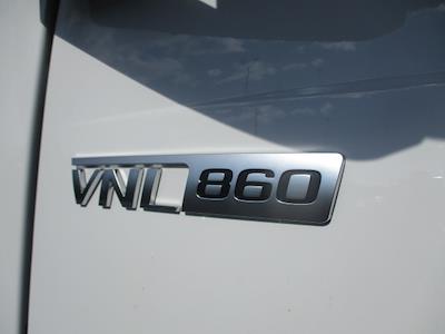 Used 2024 Volvo VNL - photo 1