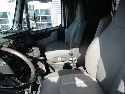 Used 2024 Volvo VNL - photo 1