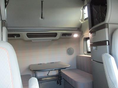 Used 2024 Volvo VNL - photo 1