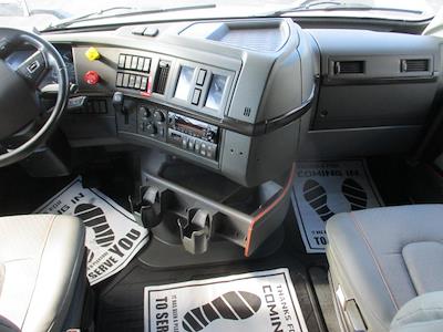 Used 2024 Volvo VNL - photo 1