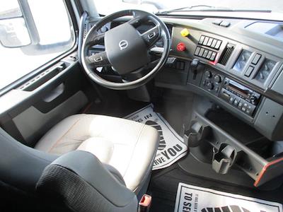 Used 2024 Volvo VNL - photo 1