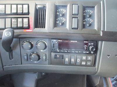 Used 2024 Volvo VNL - photo 1