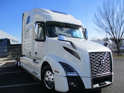 Used 2024 Volvo VNL - photo 1