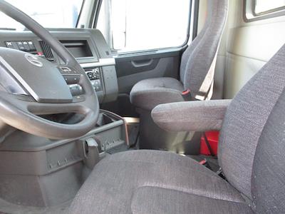 Used 2020 Volvo VNR - photo 1