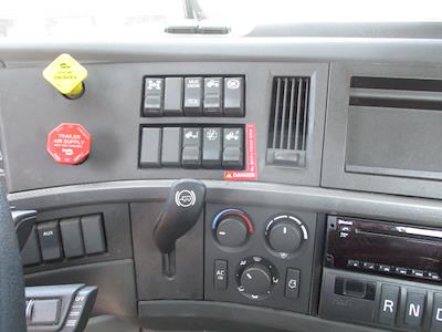 Used 2020 Volvo VNR - photo 1