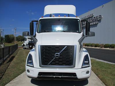 Used 2020 Volvo VNR - photo 1