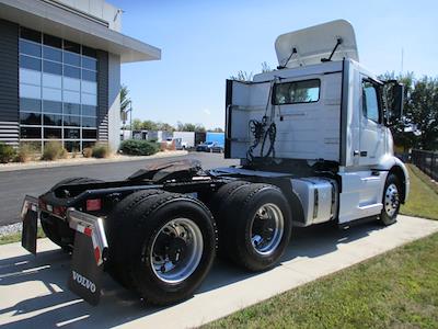 Used 2020 Volvo VNR - photo 1