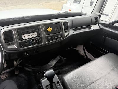 Used 2019 Hino 268A - photo 1