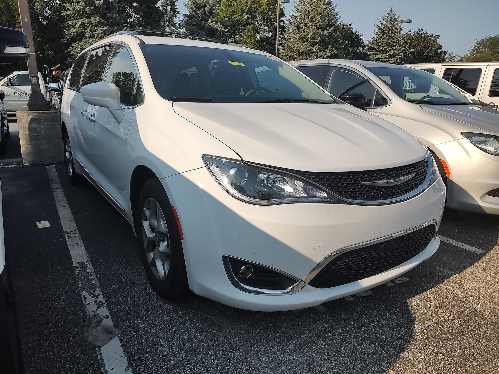 Used 2017 Chrysler Pacifica - photo 1