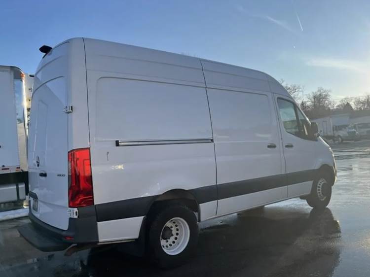 Used 2019 Freightliner Sprinter 3500 - photo 2