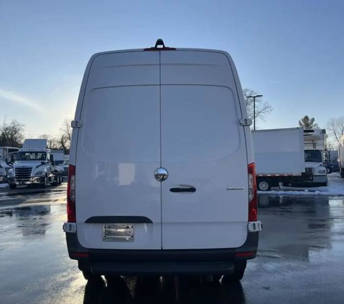 Used 2019 Freightliner Sprinter 3500 - photo 8
