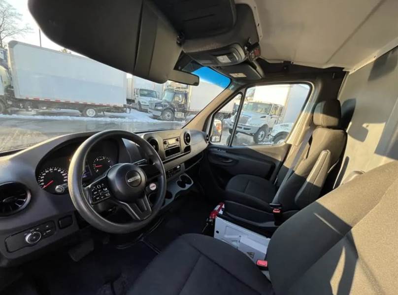 Used 2019 Freightliner Sprinter 3500 - photo 9