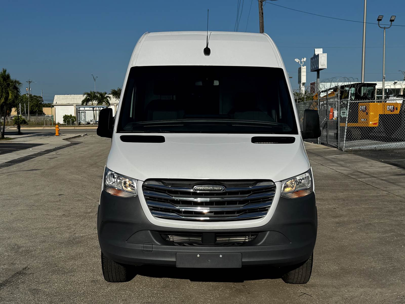 Used 2019 Freightliner Sprinter - photo 2