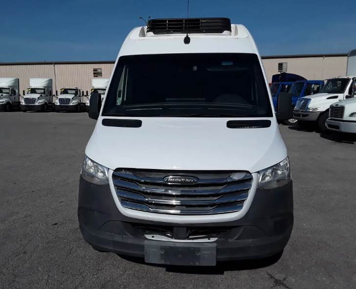 Used 2019 Freightliner Sprinter 3500 - photo 2