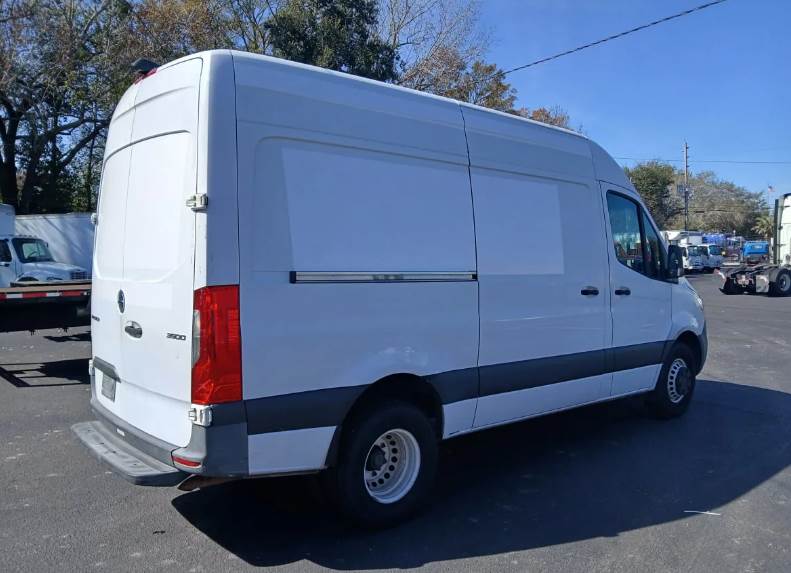 Used 2019 Freightliner Sprinter 3500 - photo 2