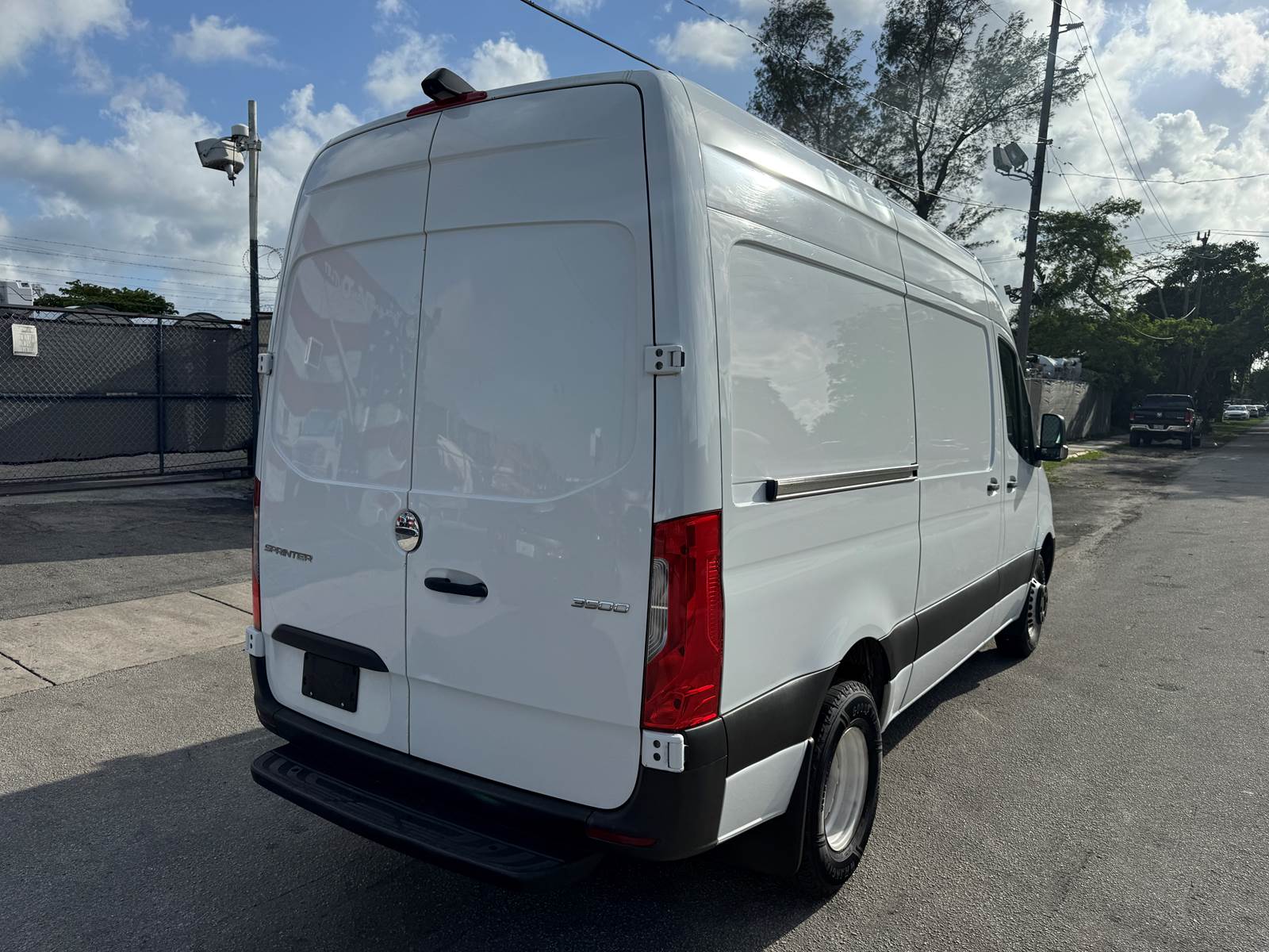 Used 2019 Freightliner Sprinter 3500 - photo 11