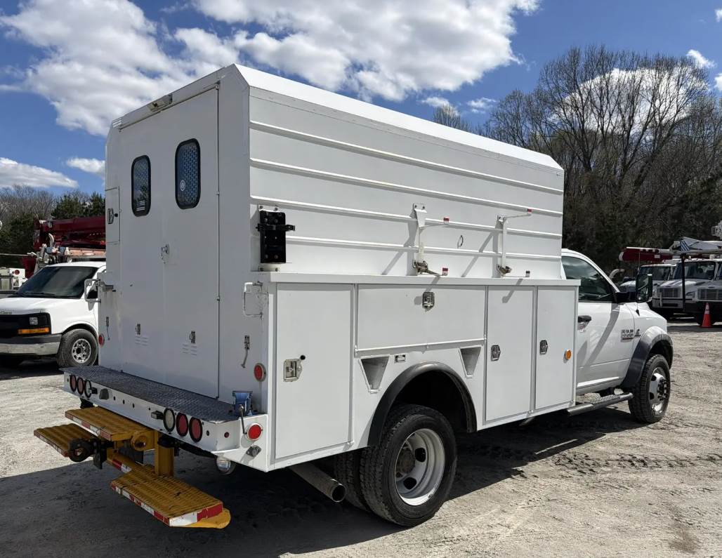 Used 2017 Ram 5500 - photo 2