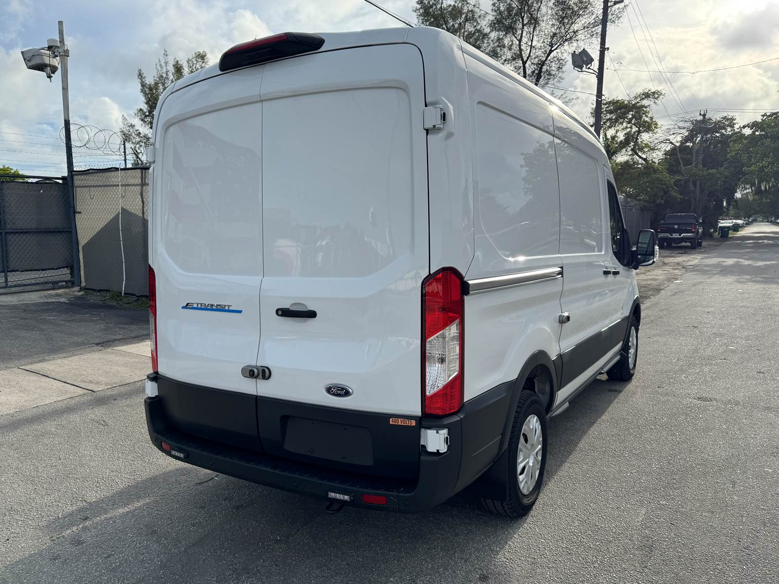 Used 2023 Ford E-Transit 350 - photo 13