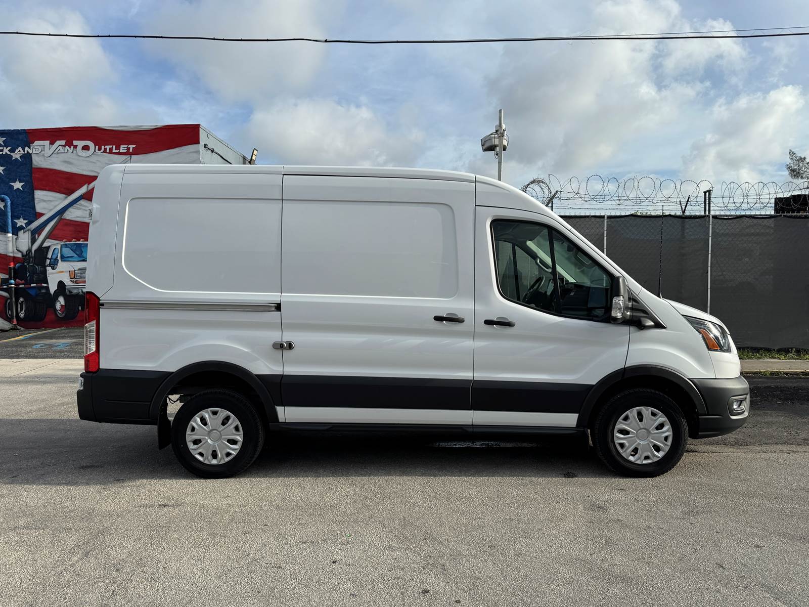 Used 2023 Ford E-Transit 350 - photo 14