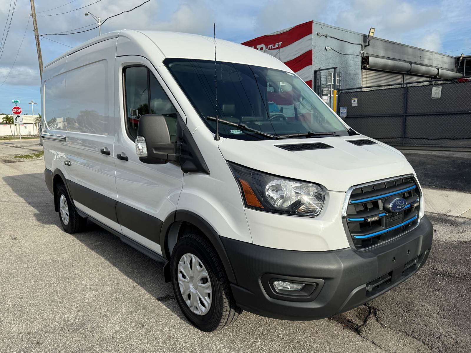 Used 2023 Ford E-Transit 350 - photo 16