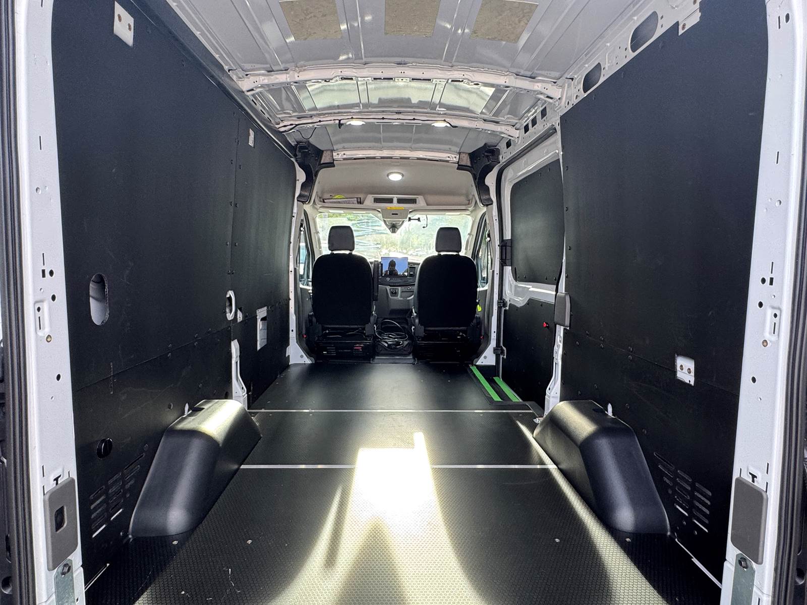 Used 2023 Ford E-Transit 350 - photo 31