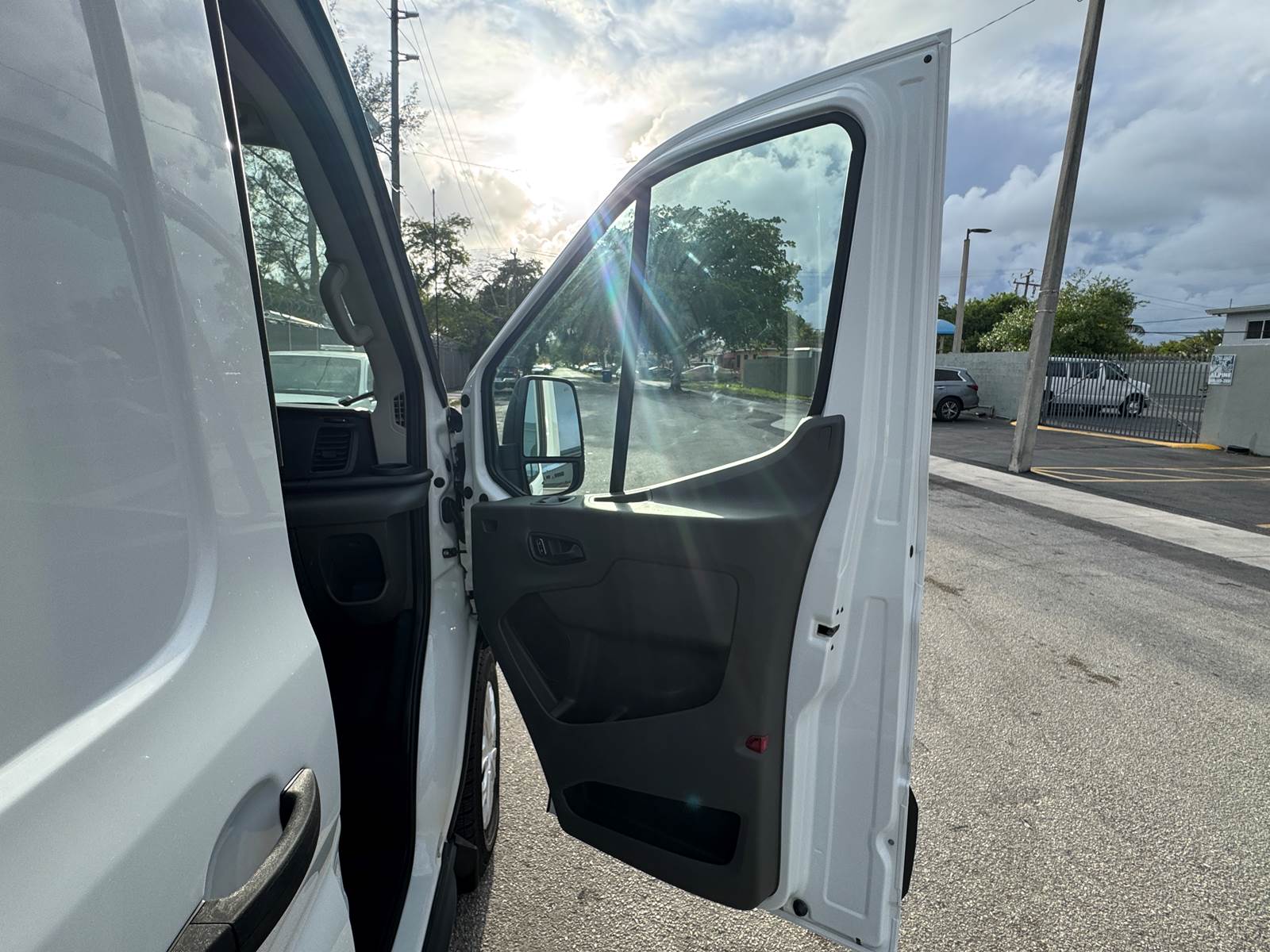 Used 2023 Ford E-Transit 350 - photo 36