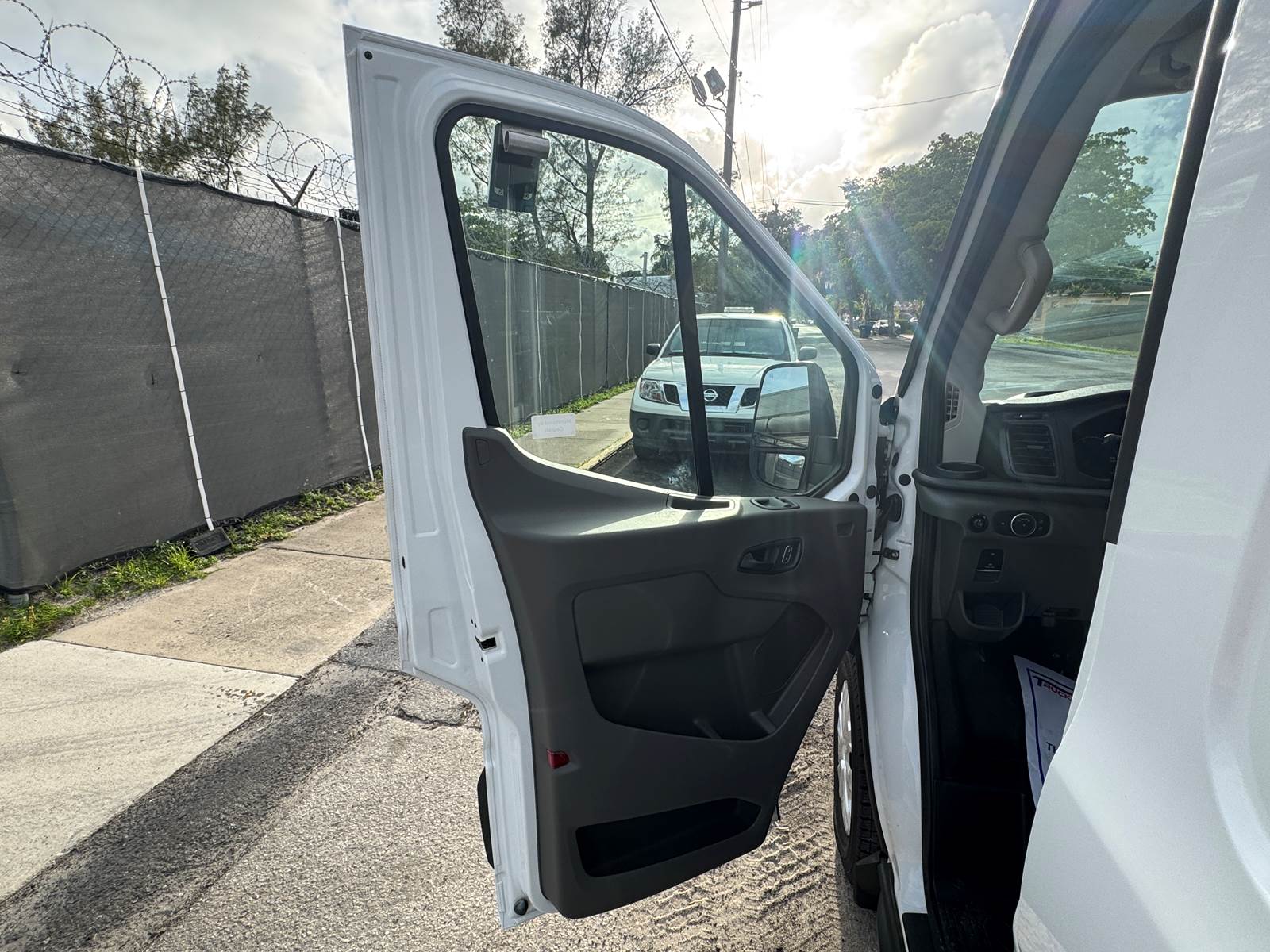 Used 2023 Ford E-Transit 350 - photo 37