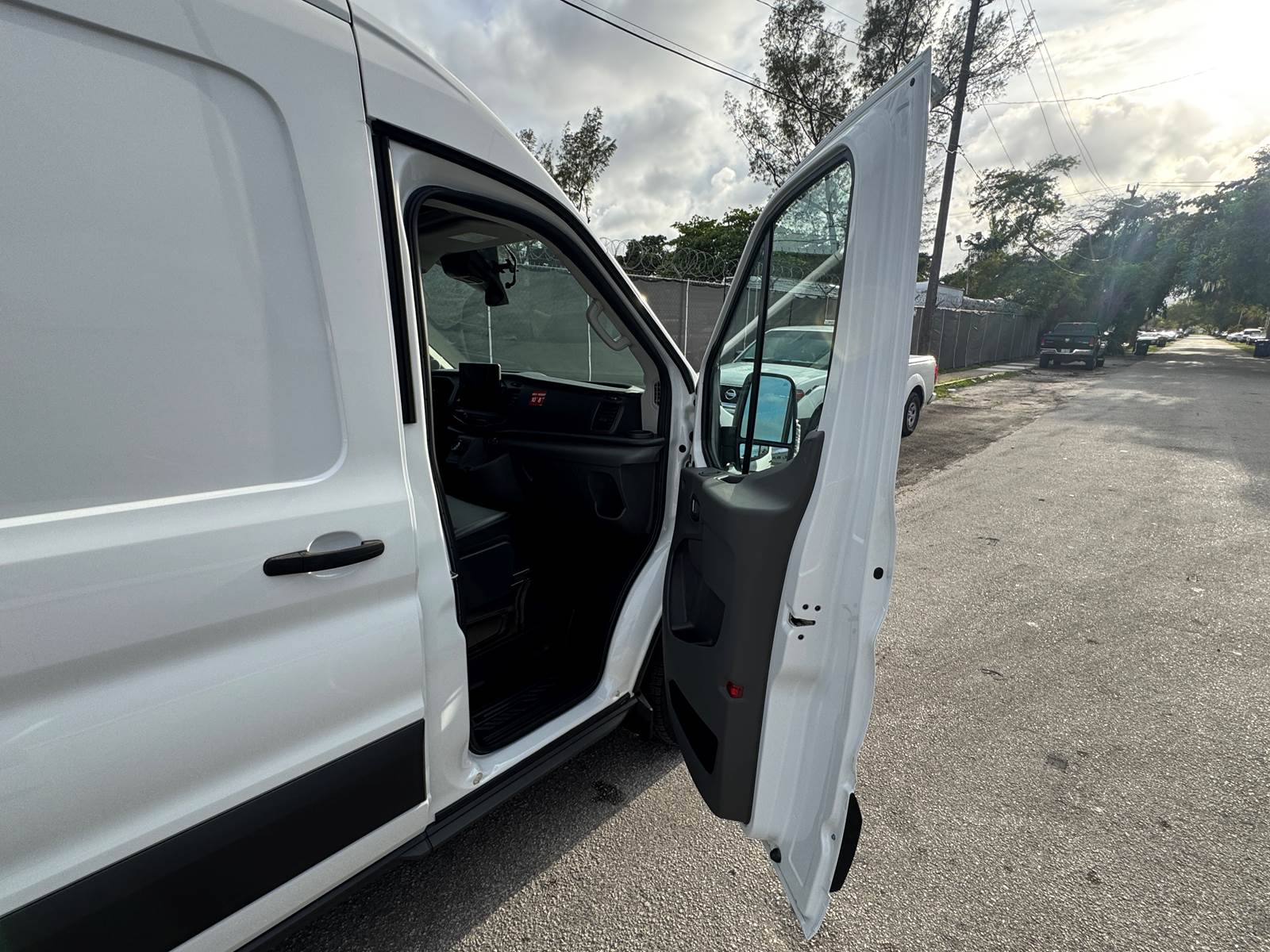 Used 2023 Ford E-Transit 350 - photo 38