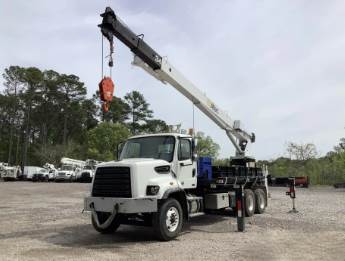 Used 2015 Freightliner 108SD - photo 2