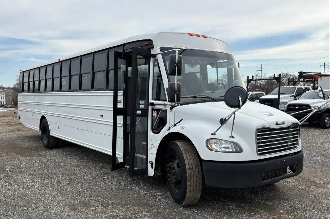 Used 2018 Freightliner B2 - photo 1