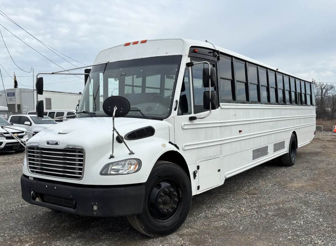 Used 2018 Freightliner B2 - photo 2