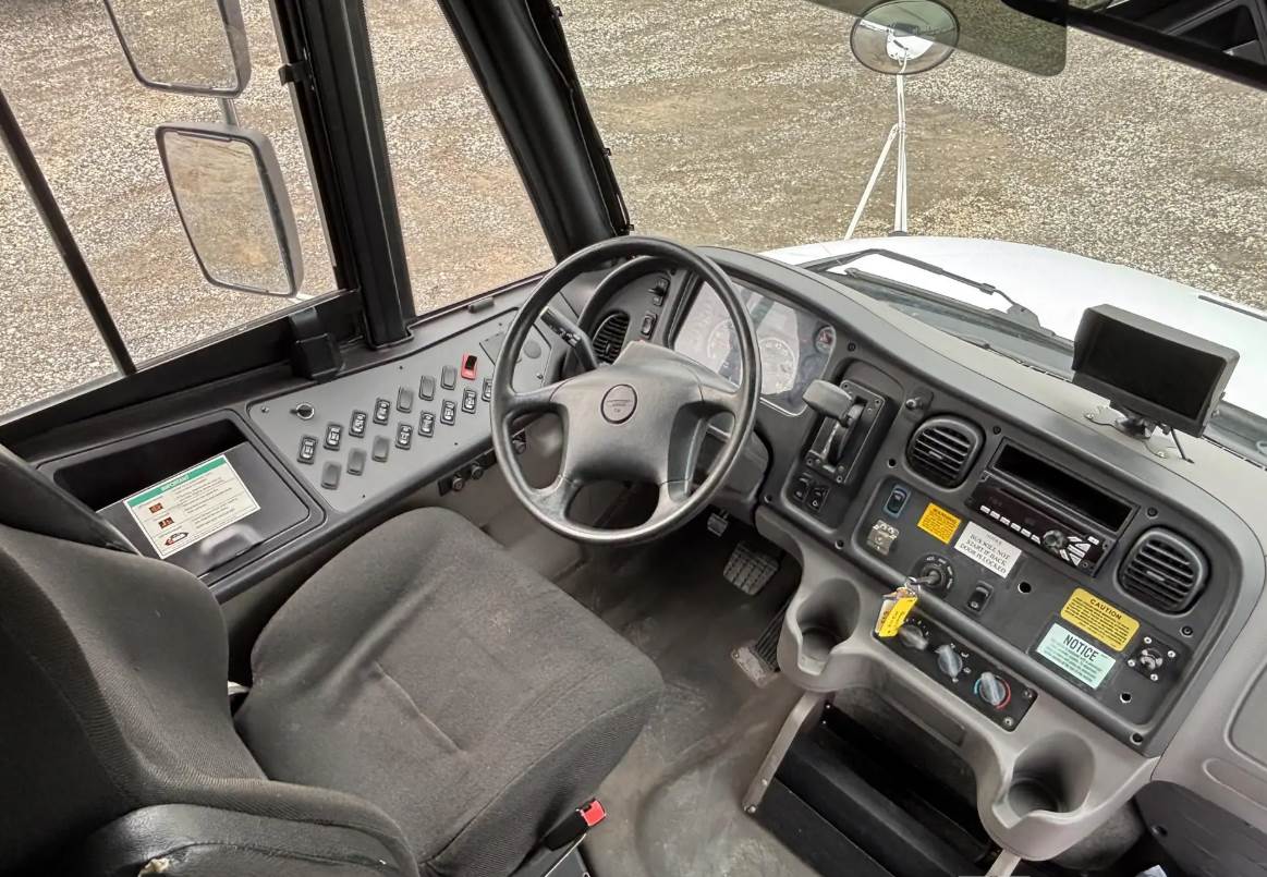 Used 2018 Freightliner B2 - photo 7