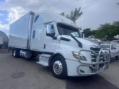 Used 2023 Freightliner Cascadia - photo 1