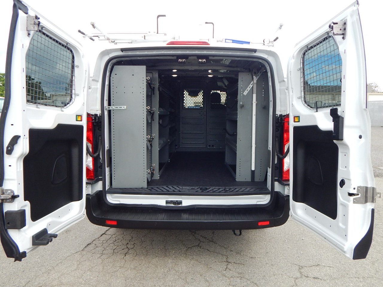 Used 2022 Ford Transit 250 - photo 2