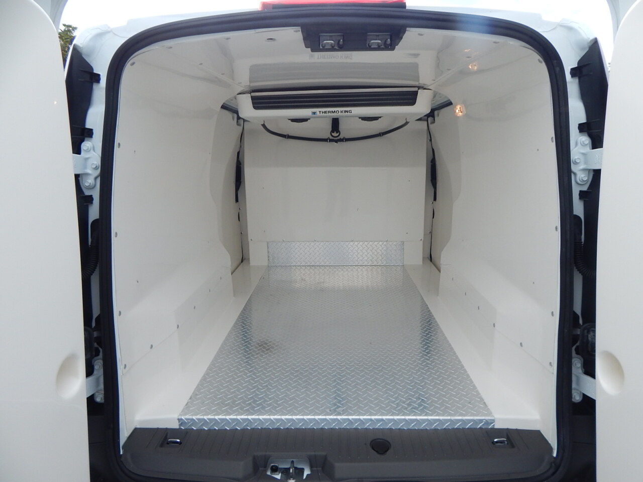Used 2020 Ford Transit Connect - photo 2