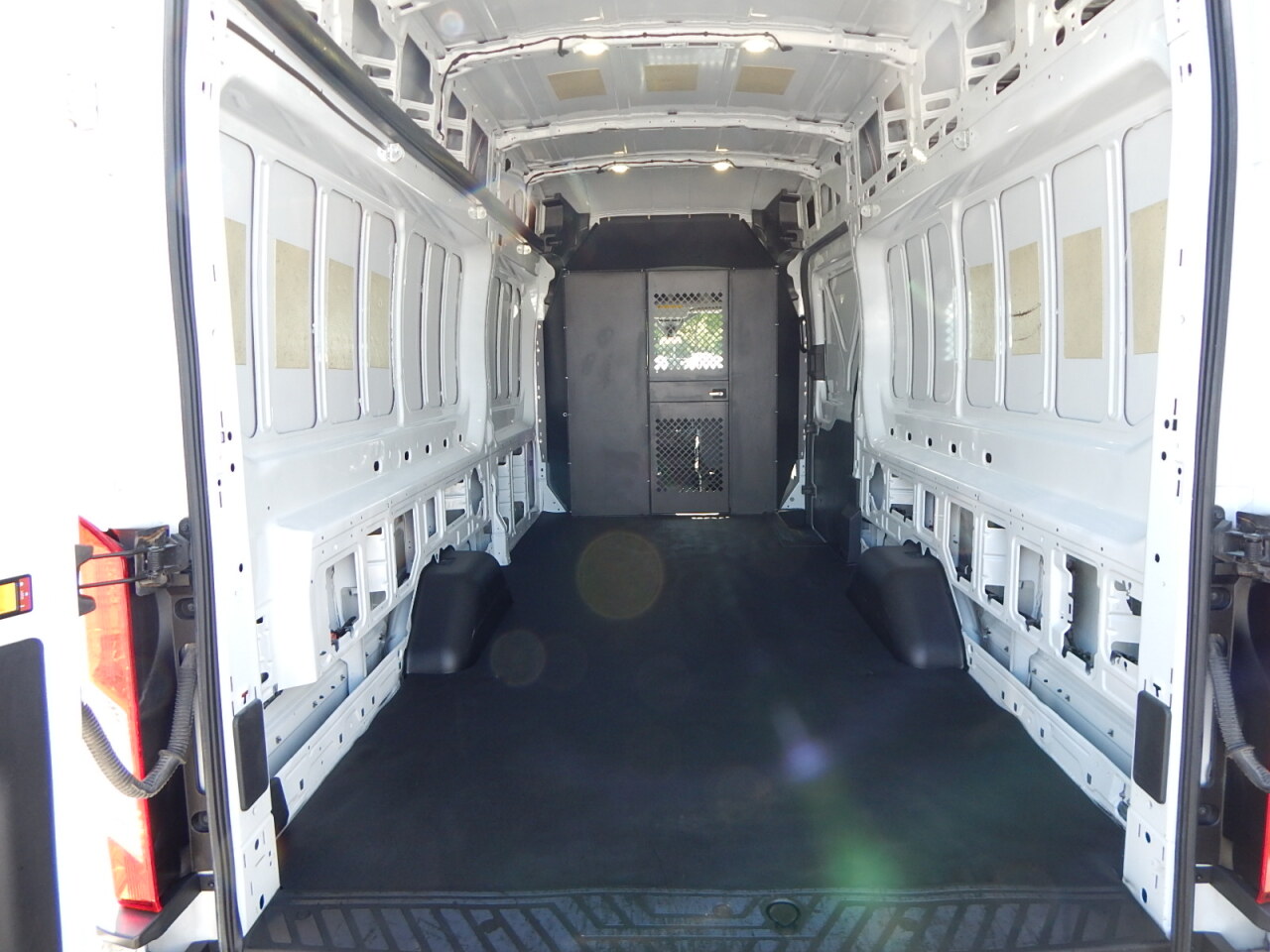 Used 2017 Ford Transit 250 - photo 6