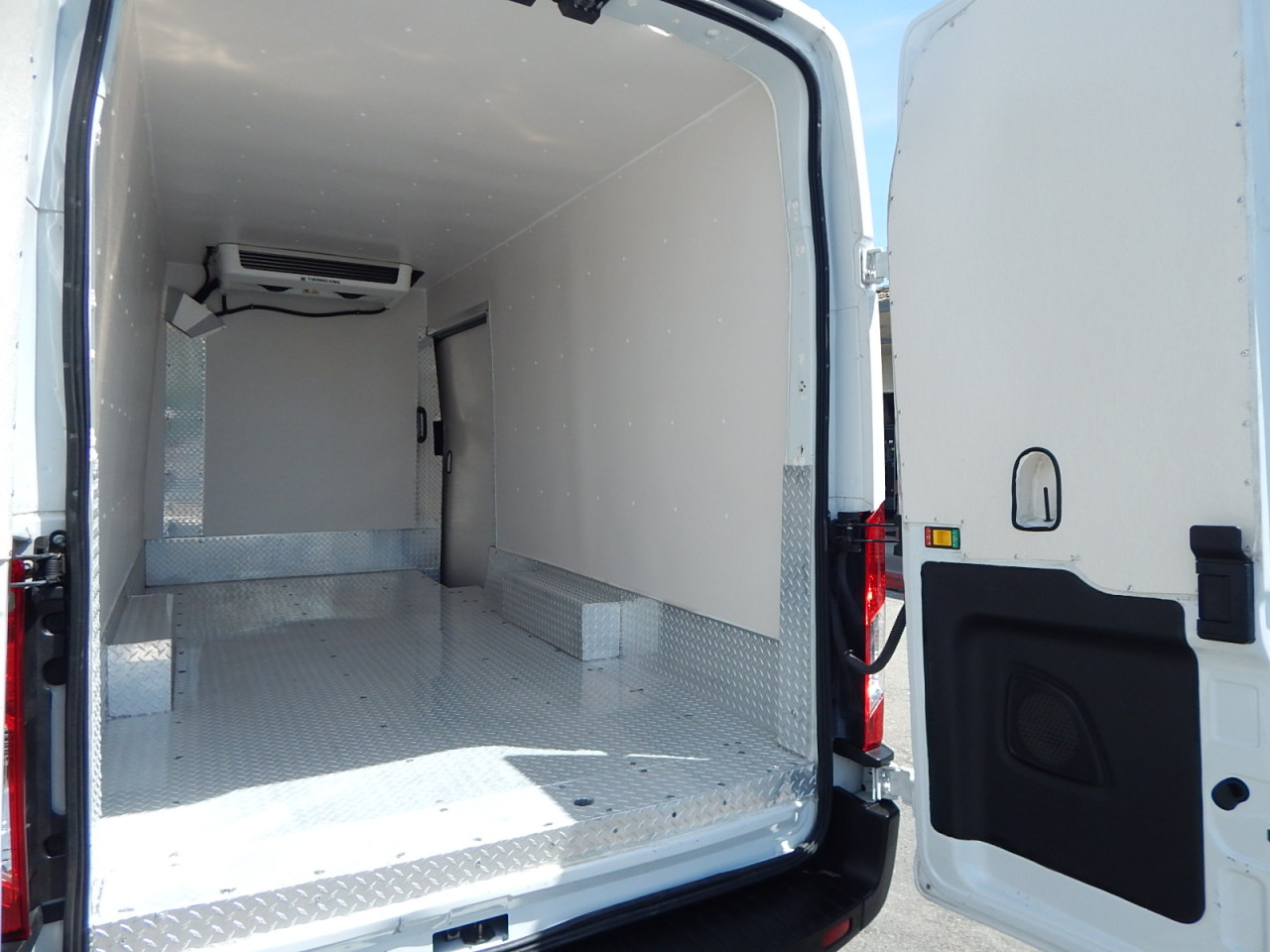 Used 2023 Ford Transit 250 - photo 2