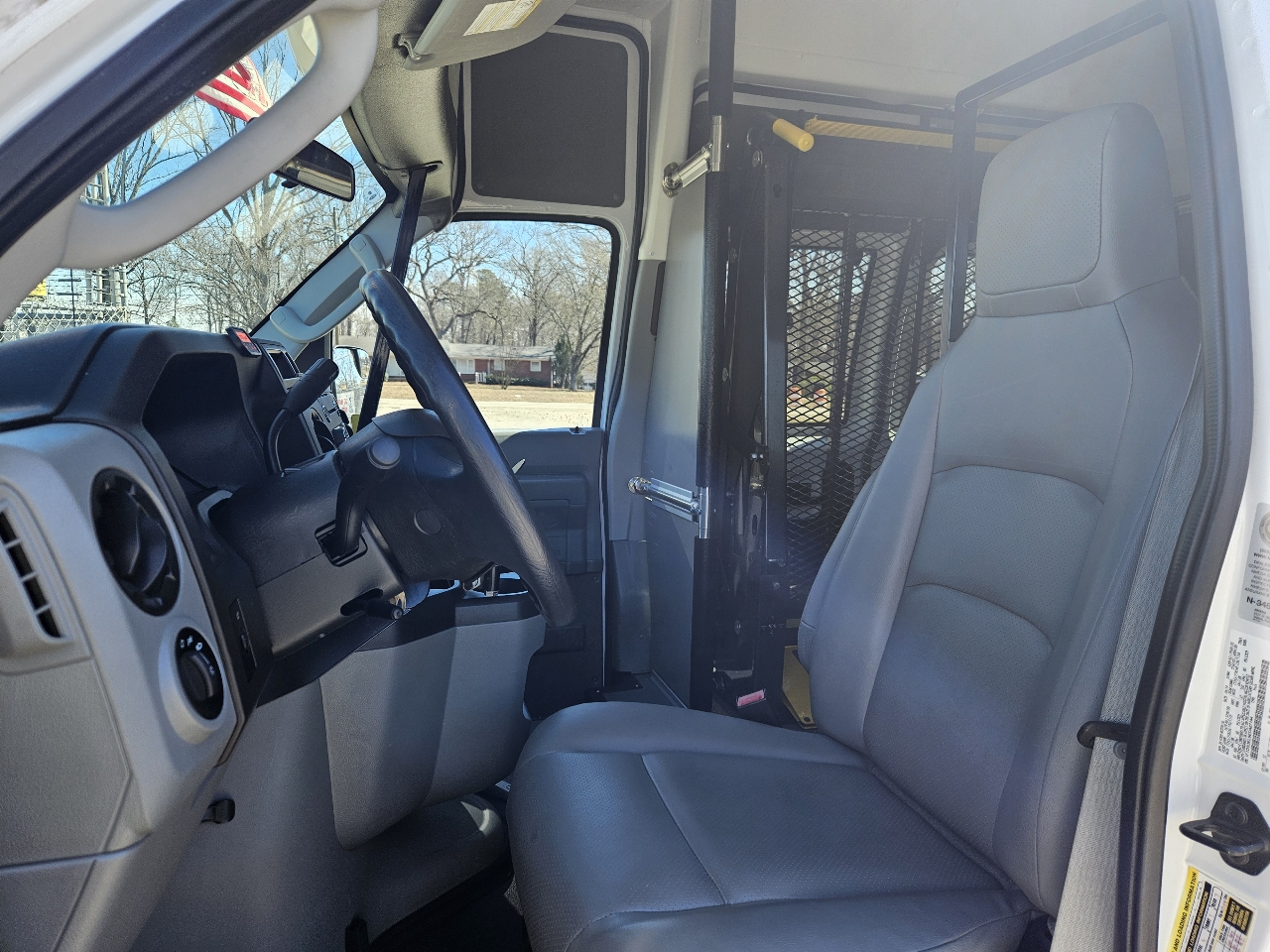 Used 2014 Ford E-350 - photo 14