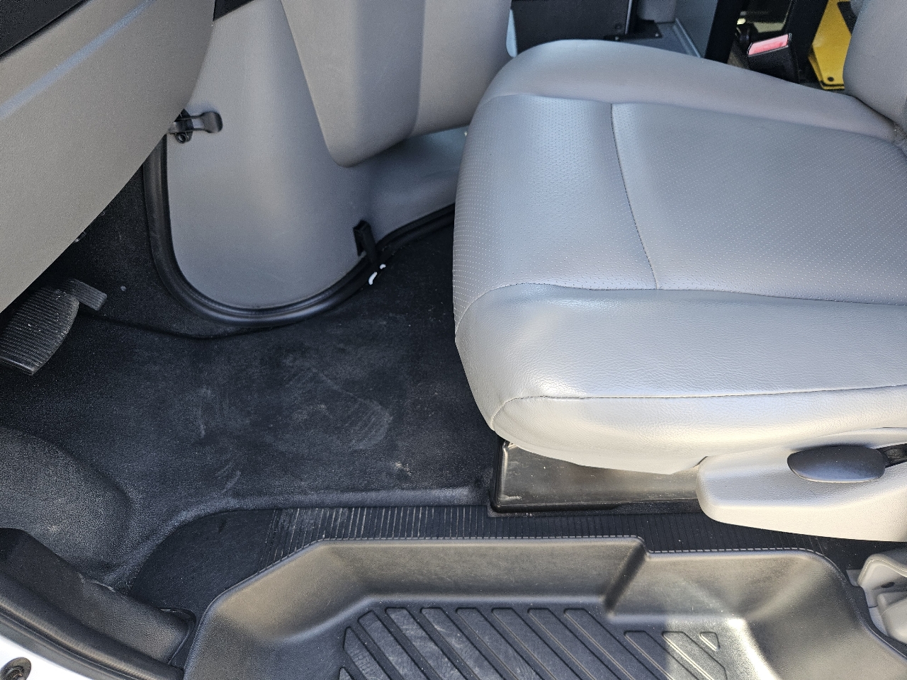 Used 2014 Ford E-350 - photo 17